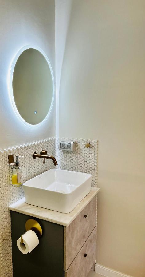 Ultracentral Lux Boutique 1br Ap Near Subway Bucarest